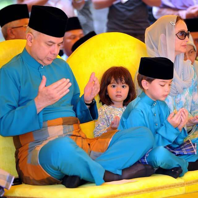 Tiểu mỹ nhân của Hoàng gia Malaysia: Công chúa sinh ra trên núi vàng, gây sốt với loạt biểu cảm khó ở và càng lớn càng xinh - Ảnh 5.