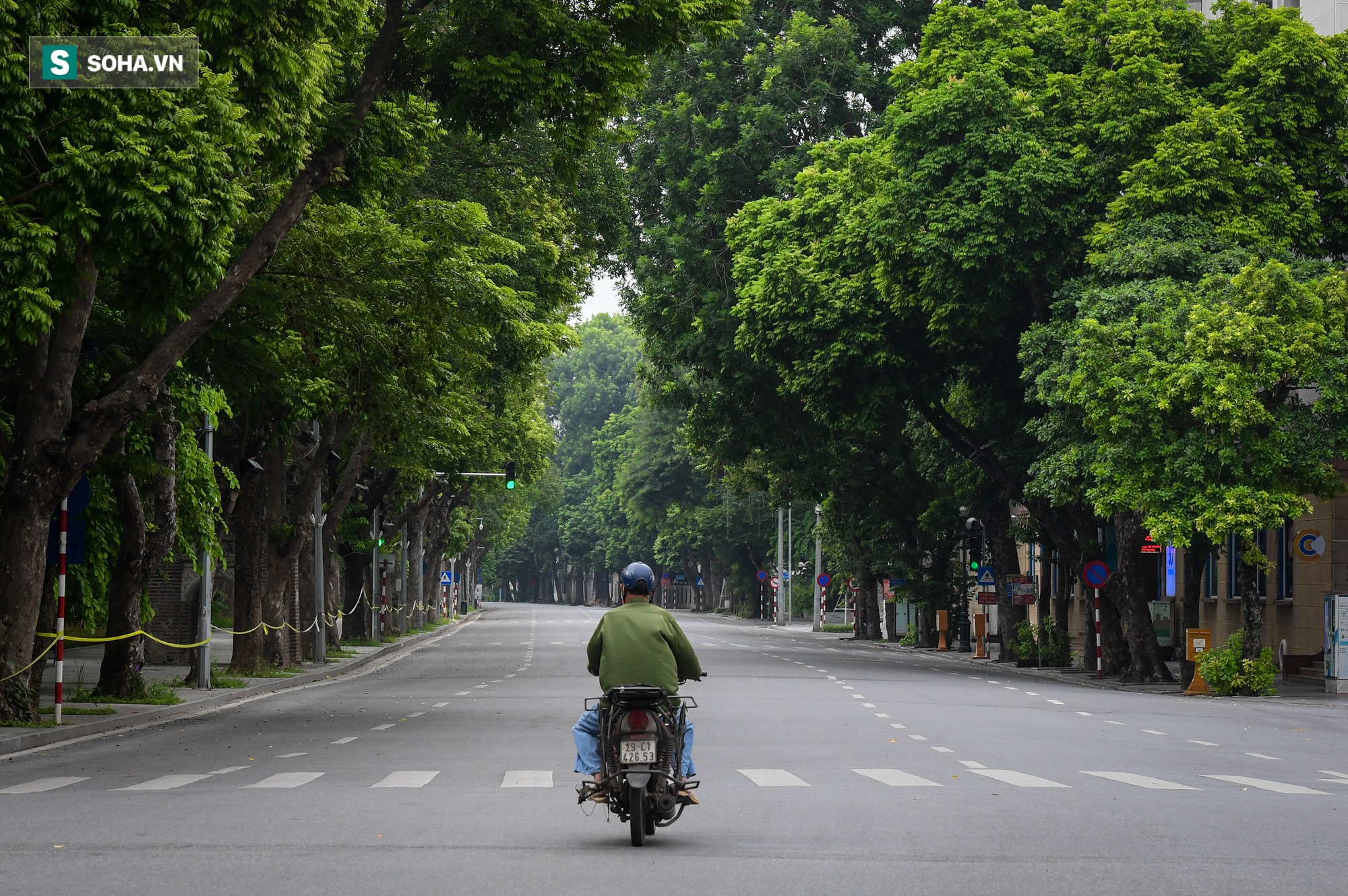 Một Hà Nội khác lạ trong ngày lễ Quốc khánh 2/9 năm nay - Ảnh 1.