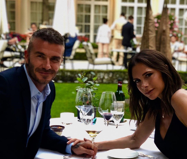 David Beckham gây sốt MXH: 20 năm rồi vẫn sẵn sàng quỳ gối làm cho bà xã điều này, bảo sao được gọi là ông chồng quốc dân - Ảnh 6.