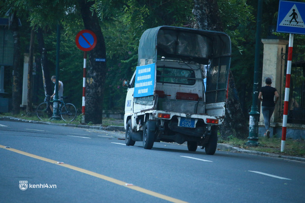 Hà Nội: Sáng sớm 21/9, nhiều người vẫn  ra đường tập thể dục dù quy định mới chưa cho phép - Ảnh 11.