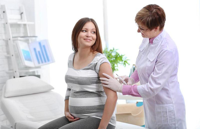 Vaccine COVID-19 có tác động đến chức năng sinh sản của phụ nữ? - Ảnh 2.