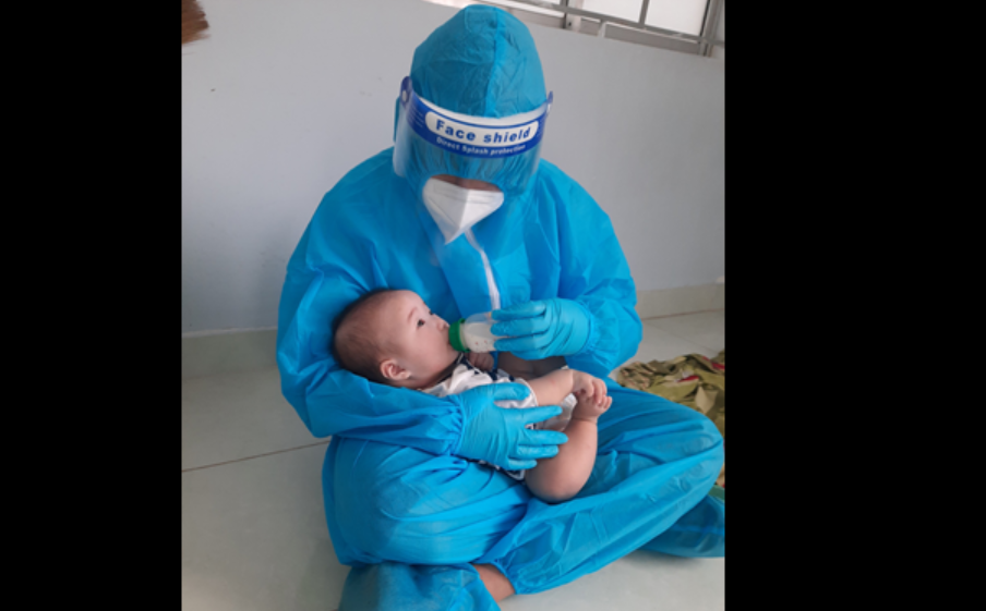 Chàng trai F0 tình nguyện ở lại bệnh viện dã chiến: "Lần đầu tiên chứng kiến bệnh nhân COVID-19 giành sự sống, tôi sốc lắm"