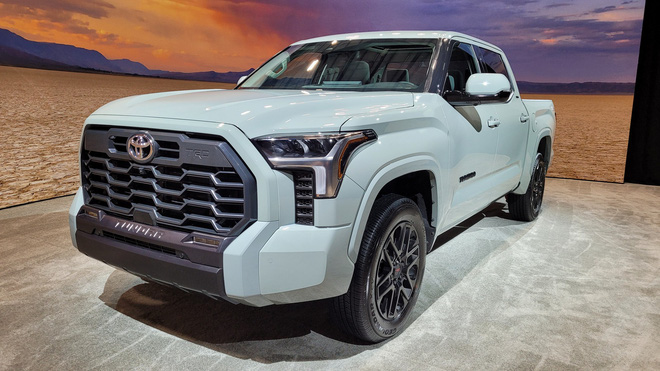 Đây là Toyota Tundra TRD Pro - Bán tải full đồ chơi đấu Ford F-150 Raptor - Ảnh 11.