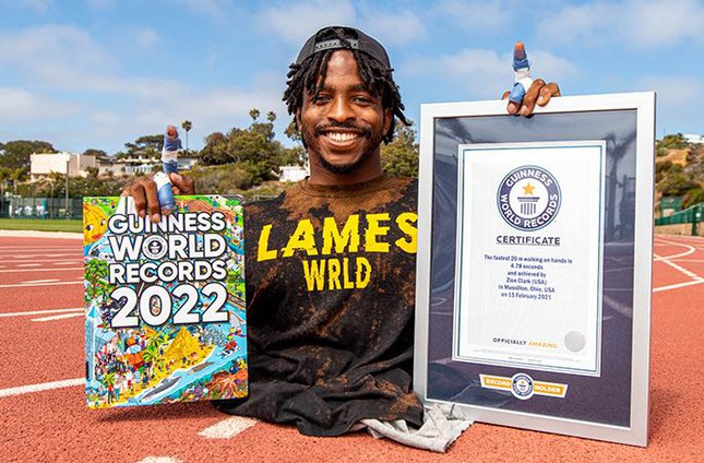 Chàng trai lập kỷ lục Guinness về chạy bằng tay nhanh nhất thế giới, truyền cảm hứng vượt nghịch cảnh - Ảnh 2.