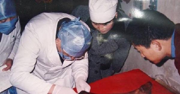 Cụ già qua đời 24 giờ mà cơ thể vẫn còn ấm, nhiều năm sau thi hài vẫn còn nguyên vẹn - Chuyên gia vào cuộc tìm thấy 1 chất rất độc! - Ảnh 1. Cụ già qua đời 24 giờ mà cơ thể vẫn còn ấm, nhiều năm sau thi hài vẫn còn nguyên vẹn - Chuyên gia vào cuộc tìm thấy 1 chất rất độc! - Ảnh 1.
