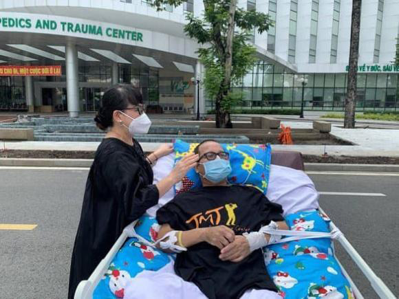 Nghệ sĩ Trần Mạnh Tuấn cai máy thở, giành lại sự sống sau hơn 1 tháng cấp cứu - Ảnh 3.