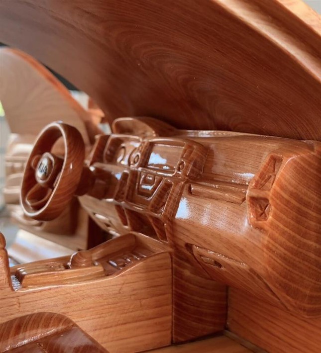 Mô hình Kia Sorento bằng gỗ độc đáo của thợ Việt - Ảnh 3.