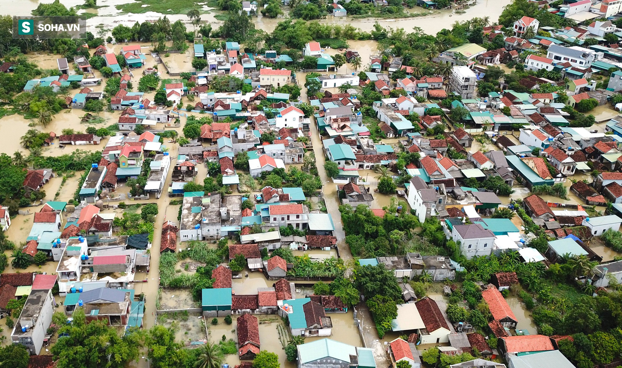 Cận cảnh rốn lũ ở Nghệ An, nơi hơn 3000 hộ dân vẫn đang ngập chìm trong nước 3 ngày qua - Ảnh 1.