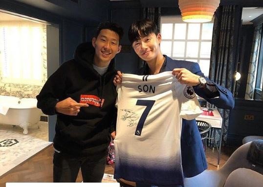 Tài tử Park Seo-joon tới xem bạn thân Son Heung-min thi đấu nhưng Tottenham lại thủng lưới tan nát - Ảnh 2.
