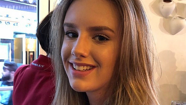 Thiếu nữ 14 tuổi xinh đẹp đột nhiên tự tử sau khi theo đơn thuốc trị mụn, bố mẹ bàng hoàng kể lại những biểu hiện khó hiểu - Ảnh 1.
