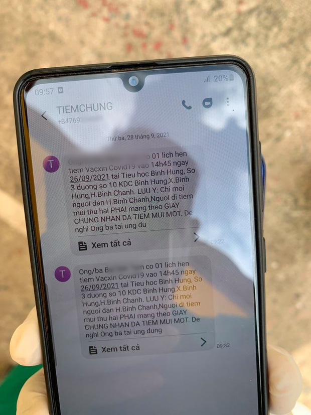 Phát hiện nội dung tin nhắn khả nghi, nhân viên y tế ở điểm tiêm báo công an, lộ bí mật của nhóm 11 người - Ảnh 2.