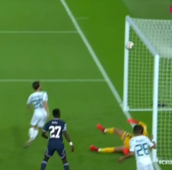 Tình huống khó tin trong trận PSG vs Man City: 2 lần bóng chạm xà ngang trong 2 giây, cầu thủ sút hỏng ở khoảng cách 2m - Ảnh 2.