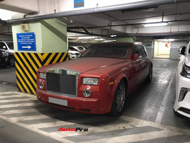 Rolls-Royce Phantom độc nhất Việt Nam nằm phủ bụi, có một chi tiết dự kiến sẽ tiêu tốn của chủ nhân số tiền khủng để sửa chữa - Ảnh 2.