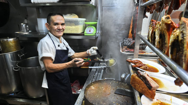 Chuyện lạ trong bảng xếp hạng sao Michelin mới công bố liên quan đến Hawker Chan - nhà hàng đạt sao có giá rẻ nhất thế giới - Ảnh 1.