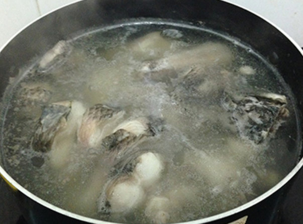 Cách nấu cháo cá chép bổ dưỡng lại không bị tanh cho mẹ bầu - Ảnh 3.