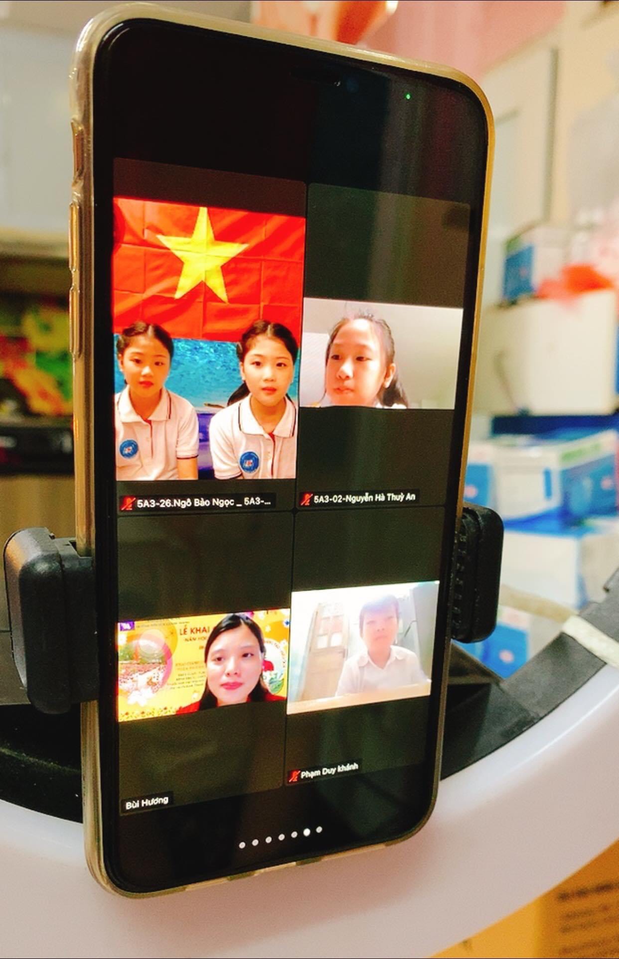 Những hình ảnh đặc biệt trong buổi lễ khai giảng online 5/9: Khoảnh khắc không bao giờ quên - Ảnh 5. Những hình ảnh đặc biệt trong buổi lễ khai giảng online 5/9: Khoảnh khắc không bao giờ quên - Ảnh 5.