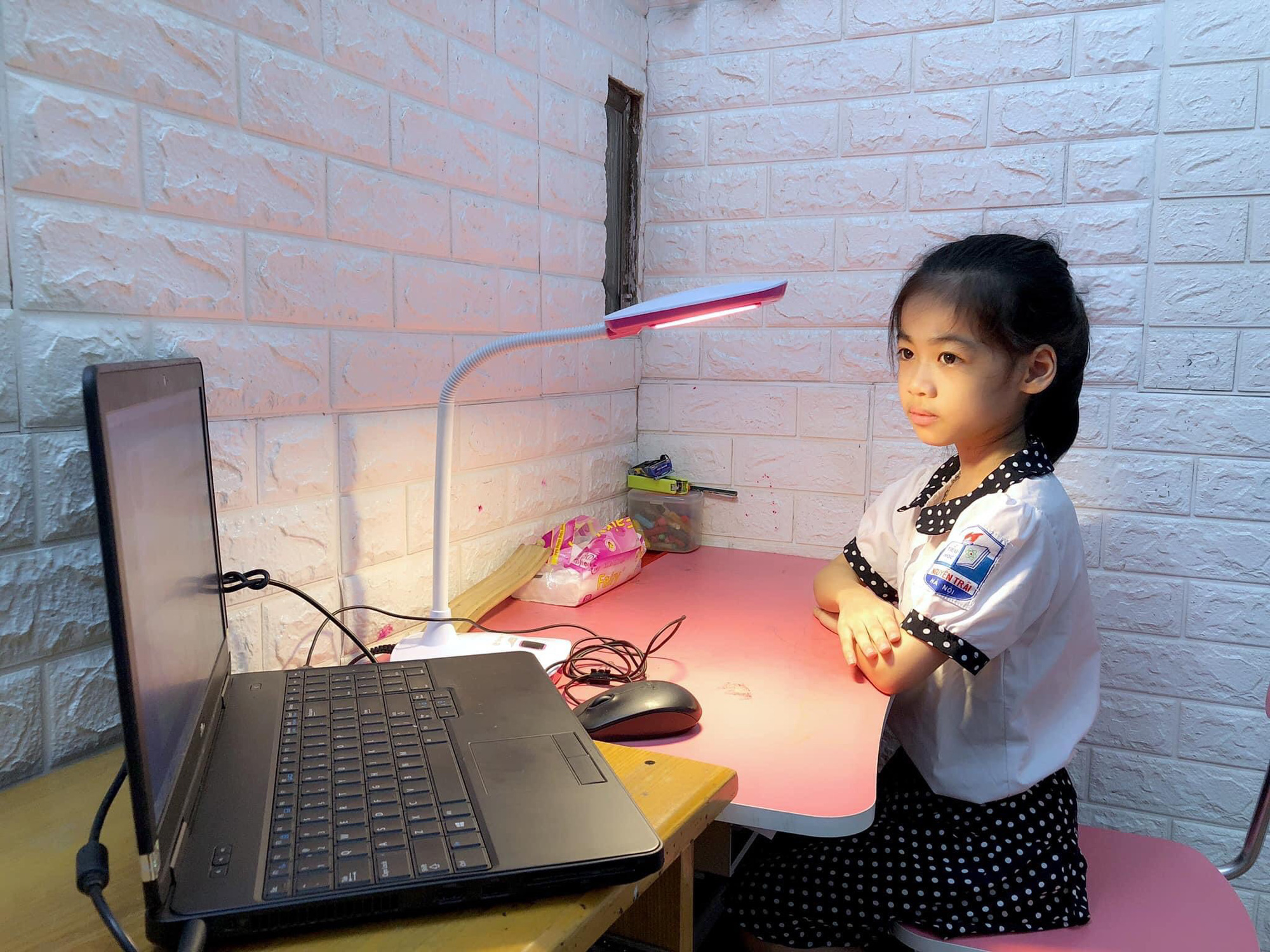 Những hình ảnh đặc biệt trong buổi lễ khai giảng online 5/9: Khoảnh khắc không bao giờ quên - Ảnh 6. Những hình ảnh đặc biệt trong buổi lễ khai giảng online 5/9: Khoảnh khắc không bao giờ quên - Ảnh 6.