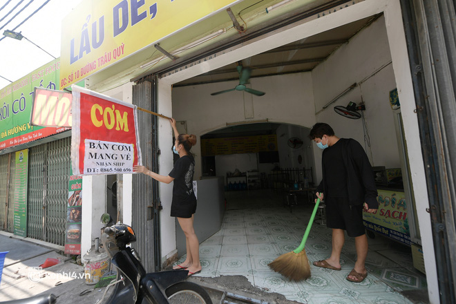 Người dân vùng xanh ở Hà Nội tất bật mở lại cửa hàng sau nhiều ngày giãn cách: Được bán trở lại, tôi vẫn còn ngỡ là mơ - Ảnh 8.