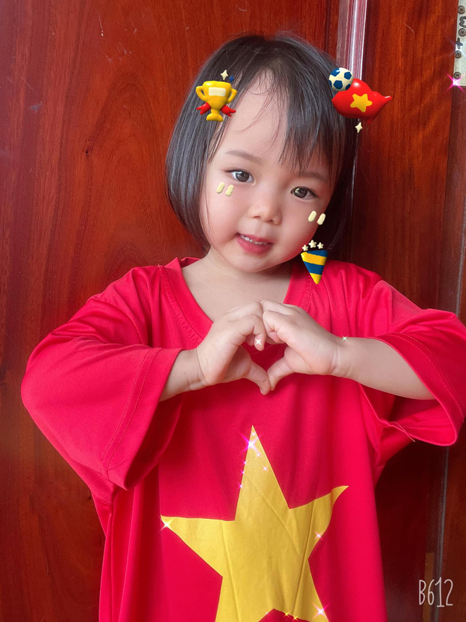 Netizen nô nức cổ vũ ĐT Việt Nam từ xa, hội WAG mang sắc đỏ phủ kín cõi mạng - Ảnh 3.