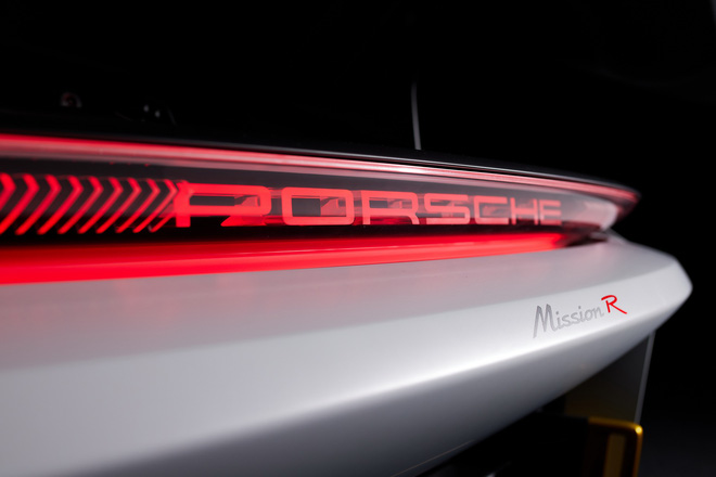 Porsche Mission R - Bản xem trước của siêu phẩm tương lai, như cách Mission E trở thành Taycan - Ảnh 7.