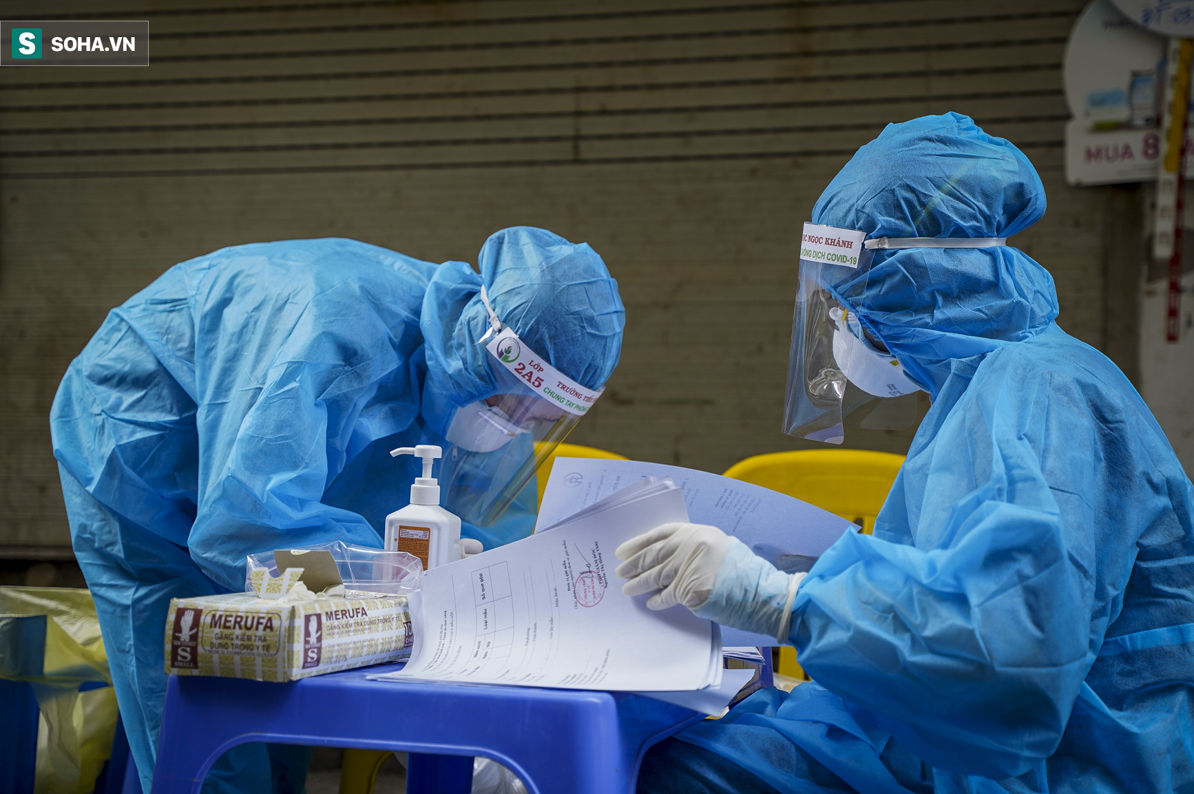 Hà Nội: Phát hiện 4 người trong gia đình dương tính SARS-CoV-2, khẩn trương lấy mẫu xét nghiệm cho 500 người - Ảnh 5.