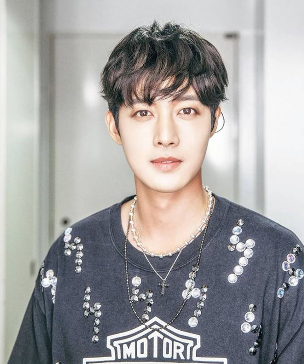 Bóc trần Kim Hyun Joong: Nam thần Vườn Sao Băng đè bẹp Lee Min Ho, tuột dốc sau 1 đêm vì bê bối đánh bạn gái gãy xương sườn - Ảnh 1.