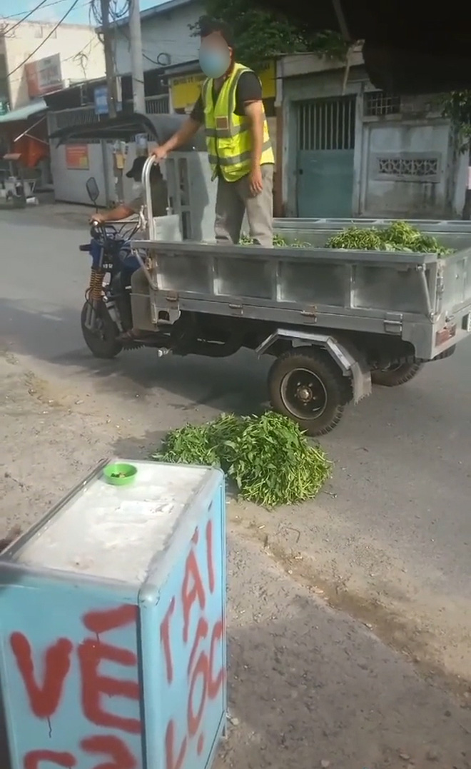 Người phụ nữ chê rau cứu trợ là đồ cho heo ăn khiến dân mạng tranh cãi nảy lửa: Cách cho chưa đúng hay lòng tự ái quá cao? - Ảnh 1.