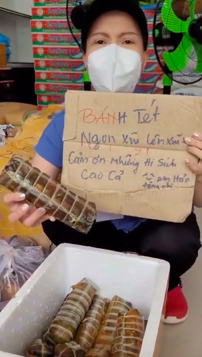 Fan tặng Việt Hương nguyên thùng bánh tét nhưng đọc lời nhắn trên tấm biển đính kèm mới khiến netizen bật cười - Ảnh 2.