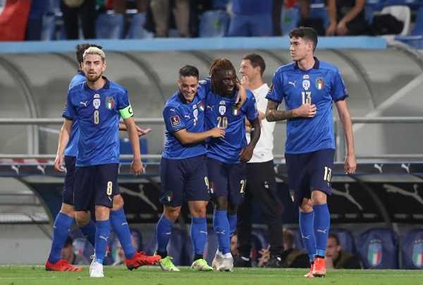 Italia 5-0 Lithuania: Song sát mới của Azzurri - Ảnh 1.