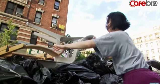 Người phụ nữ có thu nhập cao ở New York suốt 20 năm không mua đồ lót, phơi khô giấy vệ sinh để tái sử dụng, nhắn nhủ: Hãy sống tối giản nhất! - Ảnh 1.