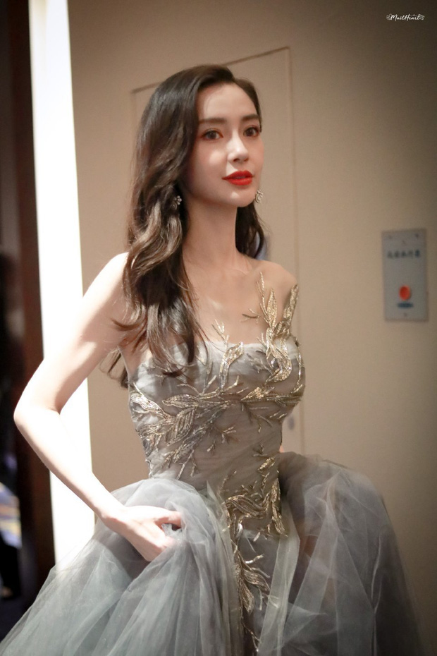 Xôn xao loạt khoảnh khắc Angela Baby gầy như da bọc xương: Body mỏng như lá lúa, ảnh không PTS khiến ai cũng xót xa - Ảnh 2. Xôn xao loạt khoảnh khắc Angela Baby gầy như da bọc xương: Body mỏng như lá lúa, ảnh không PTS khiến ai cũng xót xa - Ảnh 2.