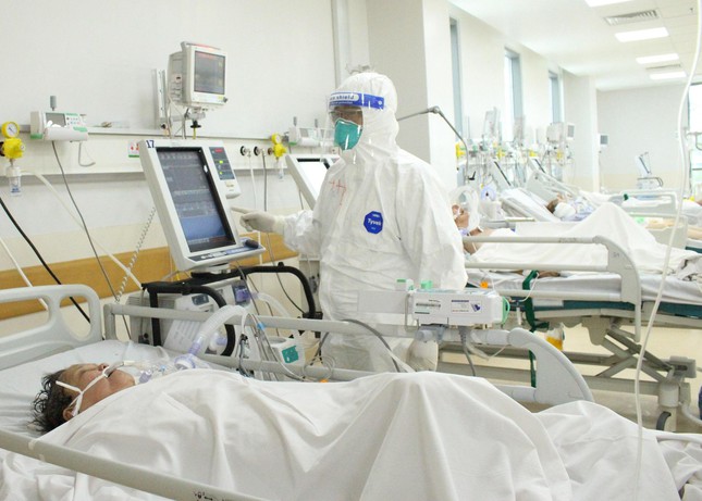 Bệnh nhân Covid-19: Một ngày tưởng như 1 năm; thanh tra sở chốt cửa, cố thủ trong xe vì không có giấy đi đường - Ảnh 1. Bệnh nhân Covid-19: Một ngày tưởng như 1 năm; thanh tra sở chốt cửa, cố thủ trong xe vì không có giấy đi đường - Ảnh 1.