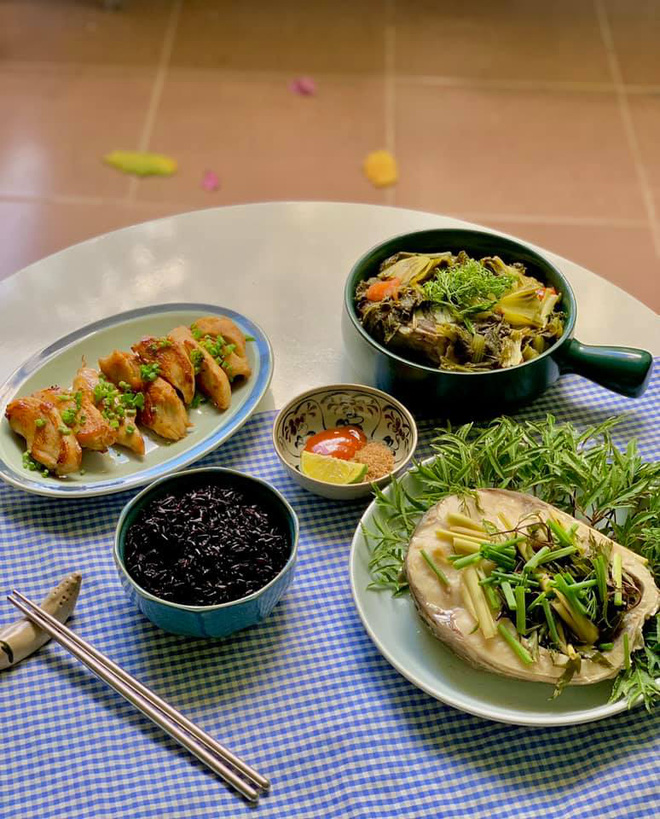 Chị vợ trẻ khoe loạt mâm cơm mùa dịch, đủ dinh dưỡng mà giá chỉ 120k quay đầu - Ảnh 2. Chị vợ trẻ khoe loạt mâm cơm mùa dịch, đủ dinh dưỡng mà giá chỉ 120k quay đầu - Ảnh 2.