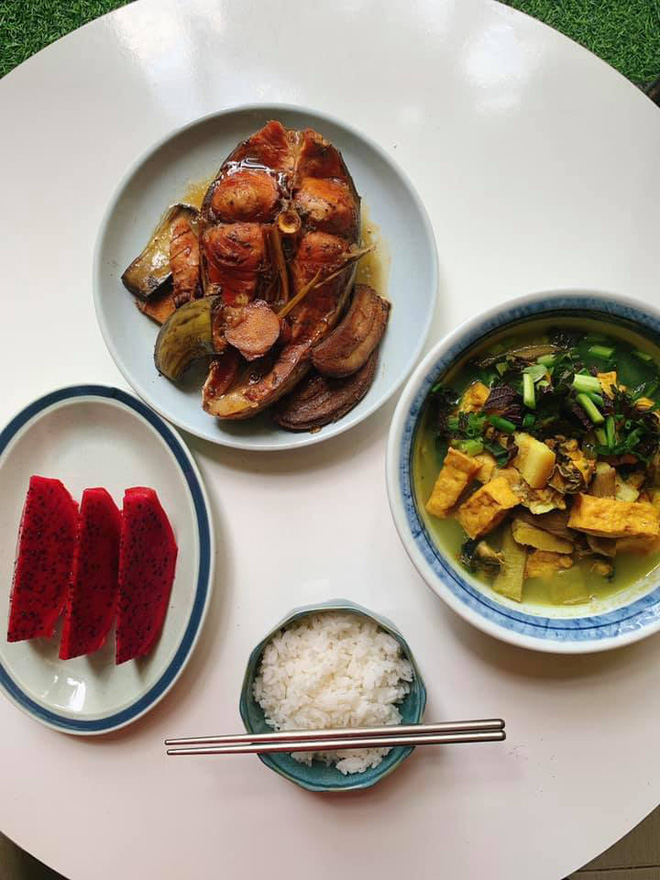 Chị vợ trẻ khoe loạt mâm cơm mùa dịch, đủ dinh dưỡng mà giá chỉ 120k quay đầu - Ảnh 3. Chị vợ trẻ khoe loạt mâm cơm mùa dịch, đủ dinh dưỡng mà giá chỉ 120k quay đầu - Ảnh 3.