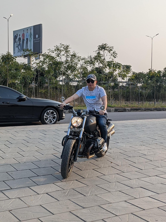 Thú chơi xe của sếp 9X Vincom Retail: Mô tô khủng giá hơn nửa tỷ nhưng ô tô có chiếc nồi đồng cối đá tới hơn 10 năm - Ảnh 3. Thú chơi xe của sếp 9X Vincom Retail: Mô tô khủng giá hơn nửa tỷ nhưng ô tô có chiếc nồi đồng cối đá tới hơn 10 năm - Ảnh 3.