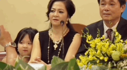 Clip hiếm về ái nữ duy nhất của bà chủ KDL 6000 tỷ Đại Nam, giống mẹ từ gương mặt cho tới thần thái! - Ảnh 4. Clip hiếm về ái nữ duy nhất của bà chủ KDL 6000 tỷ Đại Nam, giống mẹ từ gương mặt cho tới thần thái! - Ảnh 4.