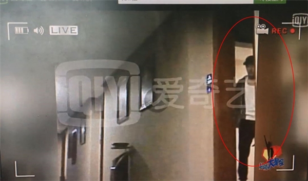 Sau 5 năm phá vỡ hạnh phúc gia đình Dương Mịch, tiểu tam Vương Âu lại lộ ảnh đi khách sạn với tình trẻ - Ảnh 9. Sau 5 năm phá vỡ hạnh phúc gia đình Dương Mịch, tiểu tam Vương Âu lại lộ ảnh đi khách sạn với tình trẻ - Ảnh 9.