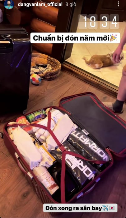 Đặng Văn Lâm chia tay gia đình ngay sau tiệc đón năm mới 2022 - Ảnh 2. Đặng Văn Lâm chia tay gia đình ngay sau tiệc đón năm mới 2022 - Ảnh 2.