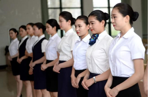 Phỏng vấn: Làm sao để bán 1 chai nước suối giá 700 nghìn?, cô gái quả quyết bán được 3 chai với cách này, ngay lập tức được mời đi làm! - Ảnh 1. Phỏng vấn: Làm sao để bán 1 chai nước suối giá 700 nghìn?, cô gái quả quyết bán được 3 chai với cách này, ngay lập tức được mời đi làm! - Ảnh 1.