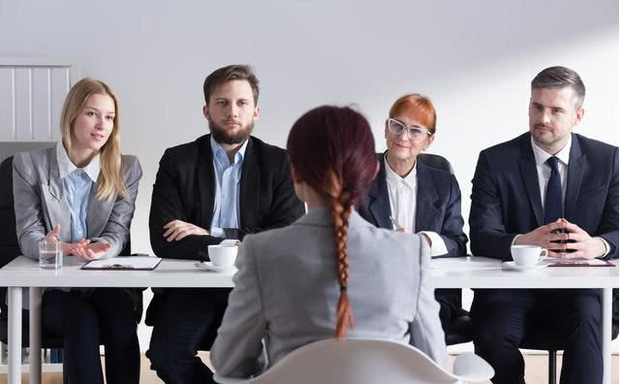 Phỏng vấn: Làm sao để bán 1 chai nước suối giá 700 nghìn?, cô gái quả quyết bán được 3 chai với cách này, ngay lập tức được mời đi làm! - Ảnh 5. Phỏng vấn: Làm sao để bán 1 chai nước suối giá 700 nghìn?, cô gái quả quyết bán được 3 chai với cách này, ngay lập tức được mời đi làm! - Ảnh 5.