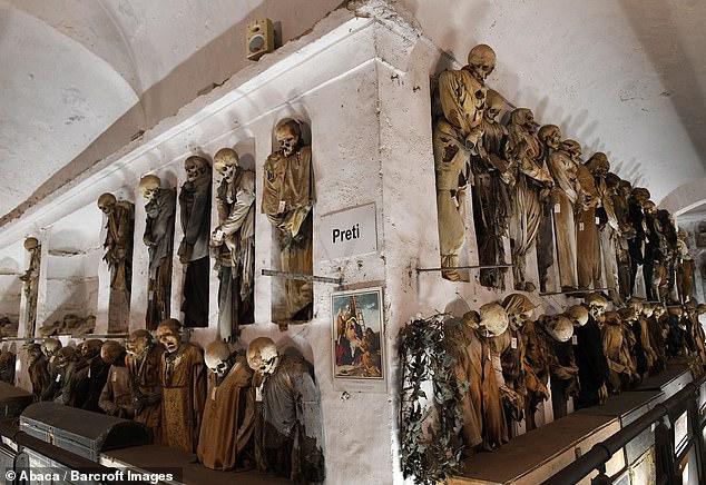 Giải mã bí mật hầm mộ Capuchin nổi tiếng chứa 163 xác ướp trẻ em - Ảnh 4.