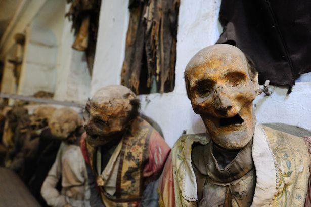 Giải mã bí mật hầm mộ Capuchin nổi tiếng chứa 163 xác ướp trẻ em - Ảnh 6.