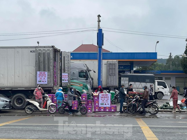 Những mánh khóe bán lốt xe xuất khẩu ở biên giới Lạng Sơn - Ảnh 7.
