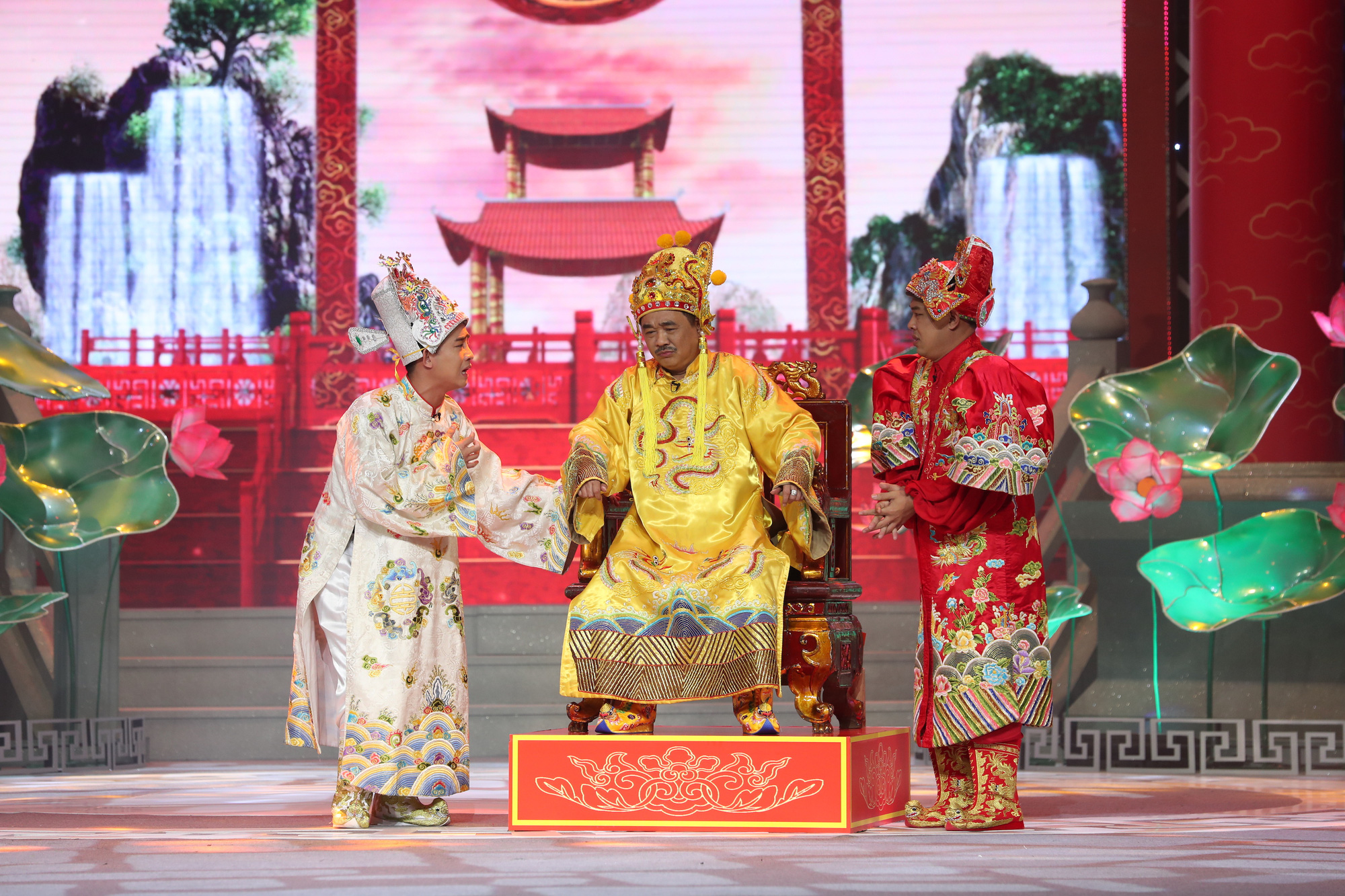 Bất ngờ về Táo quân 2022: Ngọc Hoàng say sưa chơi đàn ngay trên sân chầu, có nhiều Táo mới - Ảnh 1. Bất ngờ về Táo quân 2022: Ngọc Hoàng say sưa chơi đàn ngay trên sân chầu, có nhiều Táo mới - Ảnh 1.