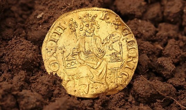 Phát hiện đồng tiền vàng đầu tiên của nước Anh đúc từ năm 1257 - Ảnh 1.