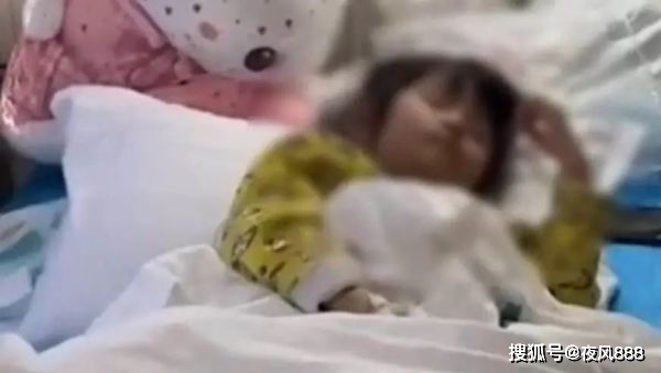 Bị mẹ kế bạo hành 20 ngày, cô bé 4 tuổi cấp cứu vì suy đa tạng, nguy cơ bị cắt cụt 2 chân - Ảnh 3.