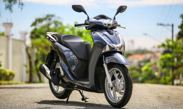 Giá xe máy đảo chiều lao dốc: Honda SH giảm sâu bất ngờ, Honda Vision, Air Blade... đồng loạt bán dưới giá đề xuất - Ảnh 1.