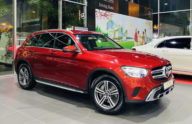 Đón Tết lần thứ 2 tại Việt Nam sau 20 năm, Bằng Kiều chơi lớn sắm Mercedes GLC gần 2 tỷ đồng du xuân  - Ảnh 3.