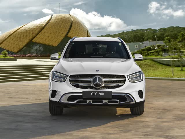 Đón Tết lần thứ 2 tại Việt Nam sau 20 năm, Bằng Kiều chơi lớn sắm Mercedes GLC gần 2 tỷ đồng du xuân  - Ảnh 4.