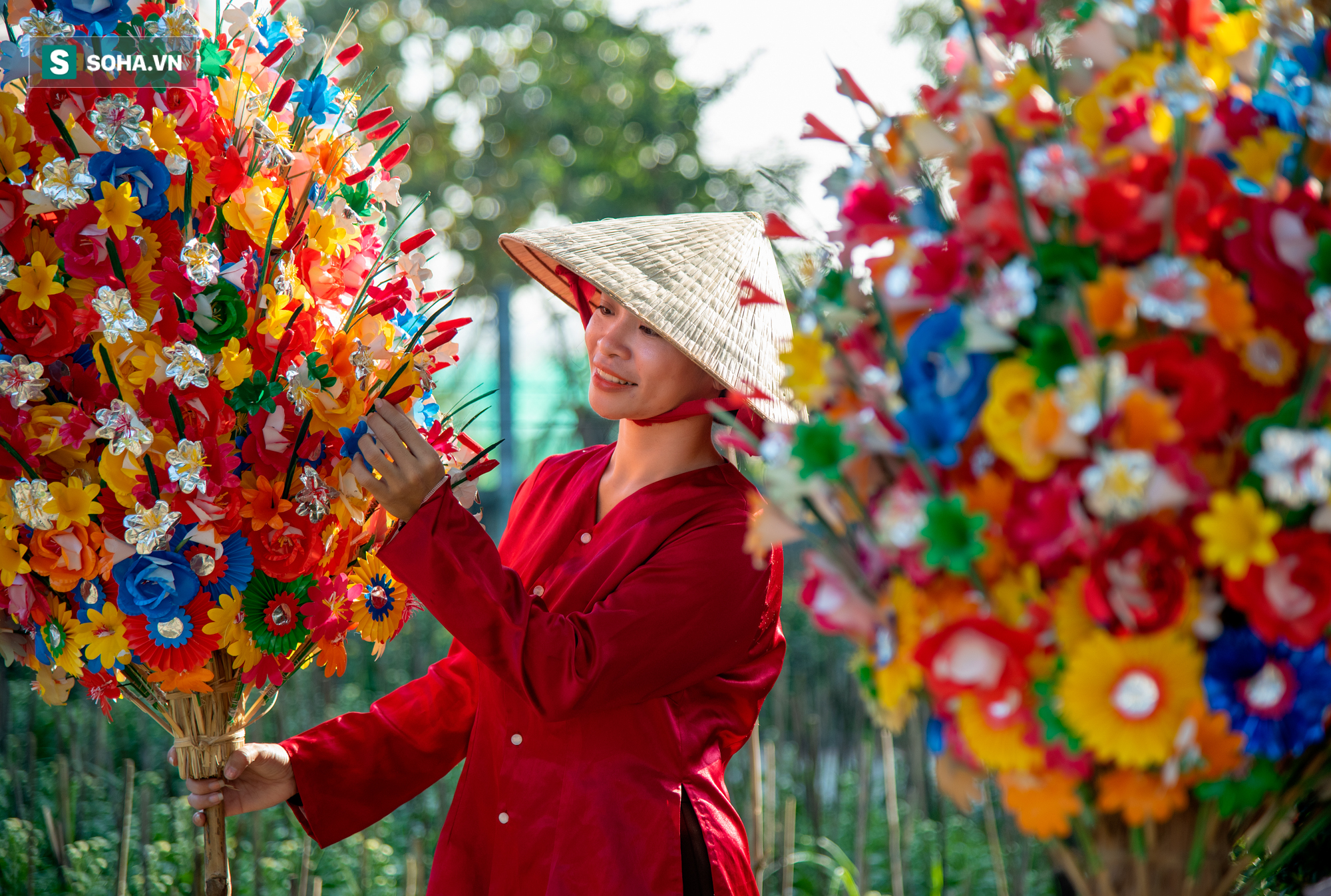 Hoa giấy chơi Tết cả triệu đồng mỗi cây, nghệ nhân làm đêm ngày vẫn không đủ hàng bán - Ảnh 7.